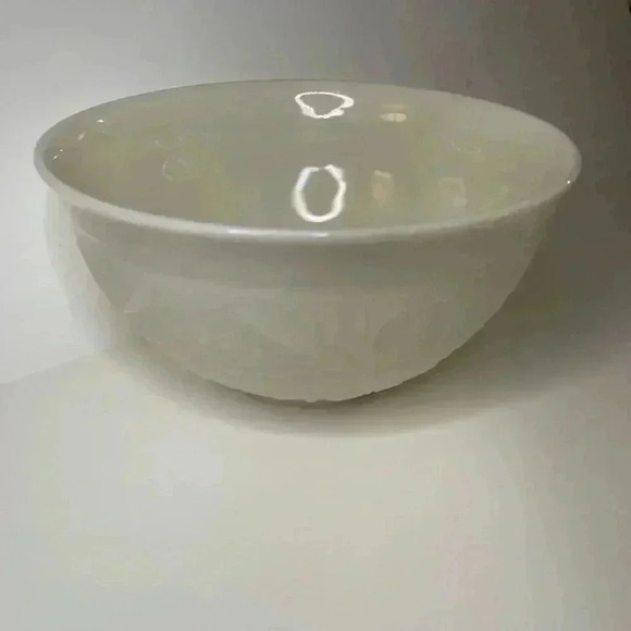 "Anchor Hocking Sandwich Ivory Glass Punch Bowl - Vintage Embossed Floral Design - Picture 2 of 3